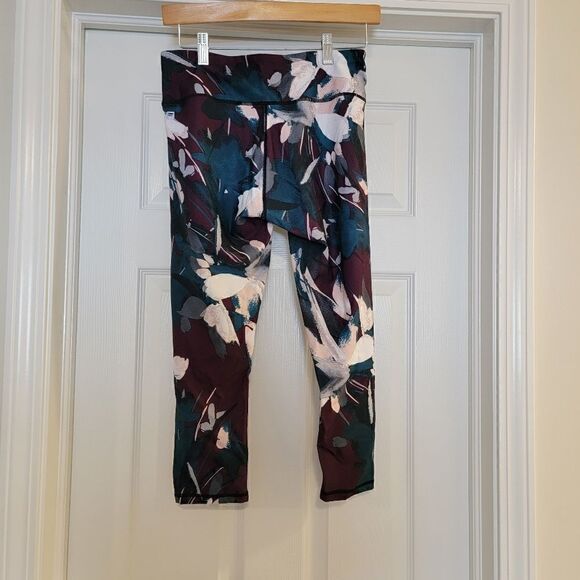 FABLETICS Abstract Floral print capri legging size medium - Picture 2 of 2